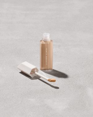We're Even Hydrating Longwear Concealer ?? 240N